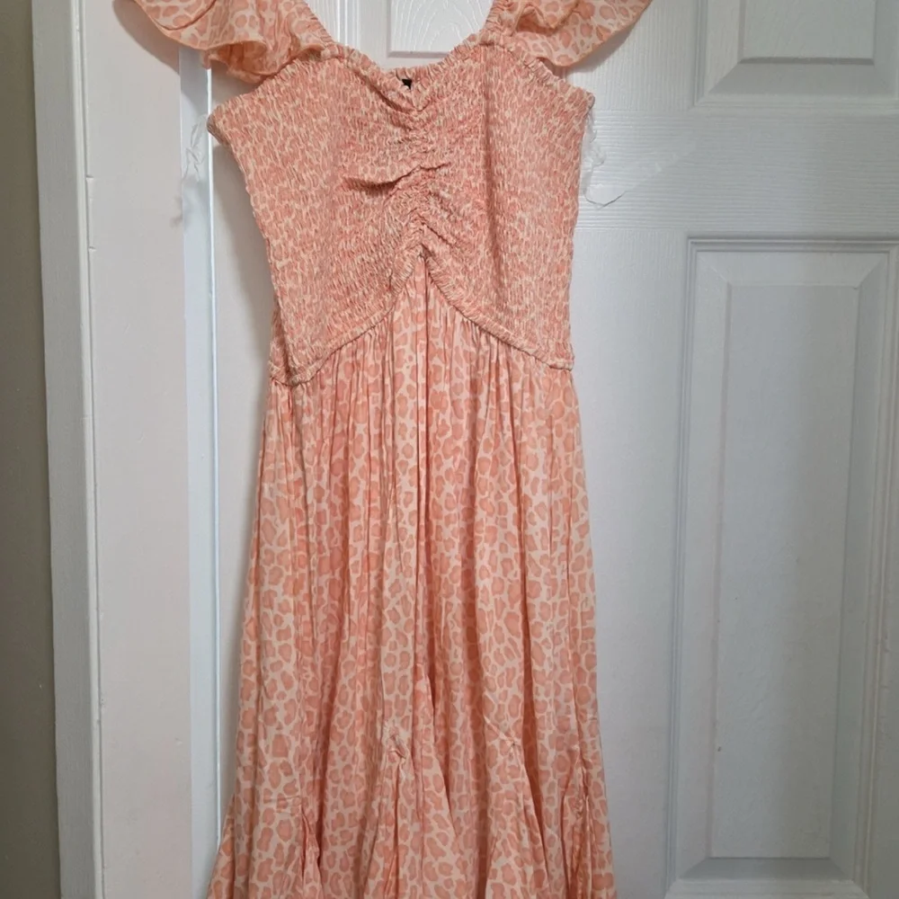 NWT Elegant Enkay Peach Leopard Smocked Midi Dress L - Picture 2 of 7